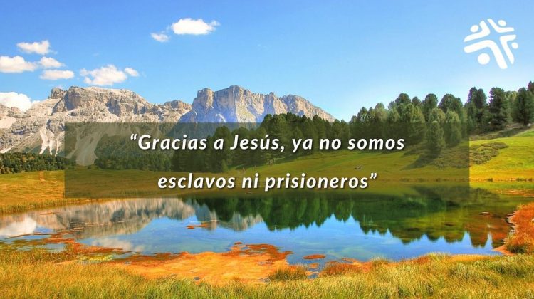 Gracias a Jesús, ya no somos esclavos ni prisioneros - Frase destacada del devocional cristiano de Cristo Para Todas Las Naciones CPTLN Chile - 05/05/2022 - Imagen de paisaje de pradera y montañas al fondo con cielo azul.